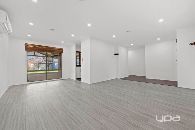 Photo - 24 Joseph Drive, Hillside VIC 3037 - Image 2