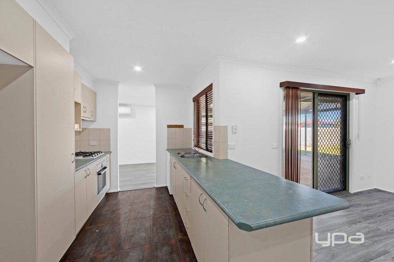 Photo - 24 Joseph Drive, Hillside VIC 3037 - Image 3