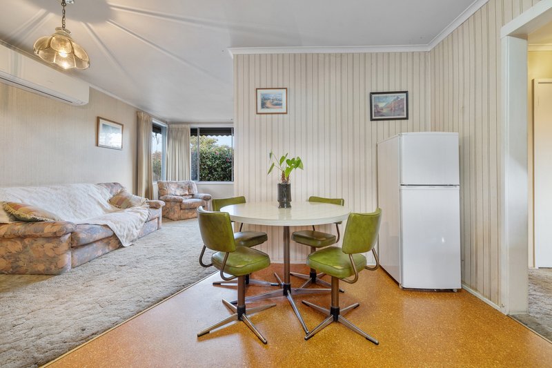 Photo - 24 Karingal Drive, Frankston VIC 3199 - Image 3