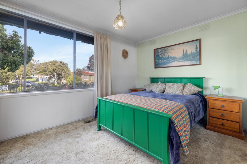 Photo - 24 Karingal Drive, Frankston VIC 3199 - Image 6