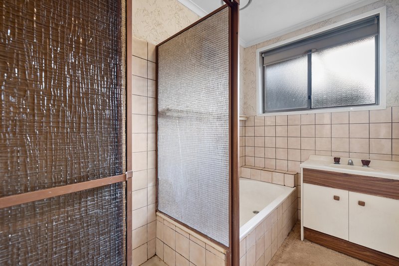 Photo - 24 Karingal Drive, Frankston VIC 3199 - Image 7