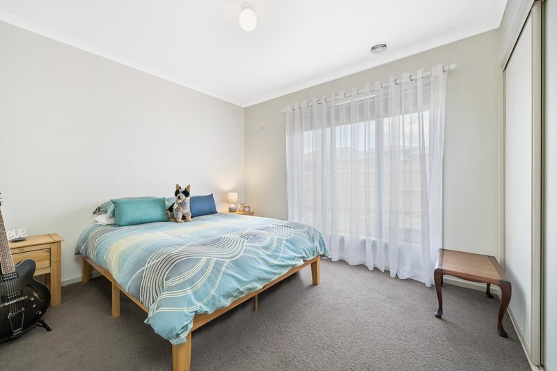 Photo - 2/4 Karlovac Court, Bell Park VIC 3215 - Image 7