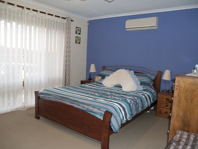 Photo - 24 Kathryn Drive, Morphett Vale SA 5162 - Image 2