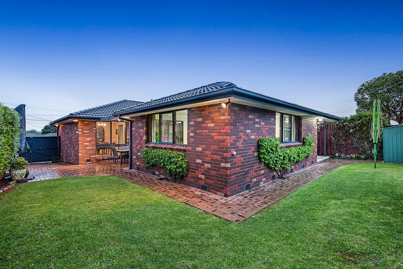 Photo - 24 Kawana Crescent, Glen Waverley VIC 3150 - Image 15