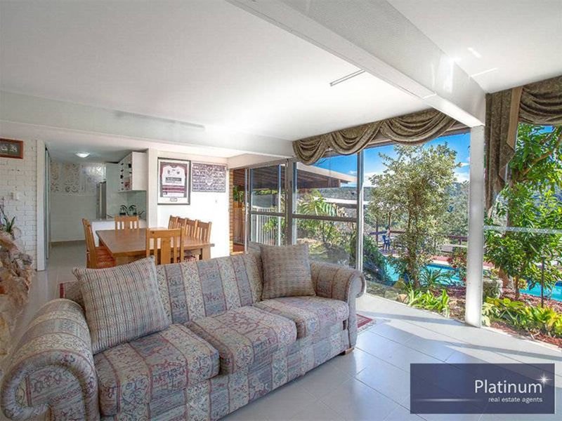 Photo - 24 Kirkstone Road, Wheeler Heights NSW 2097 - Image 4