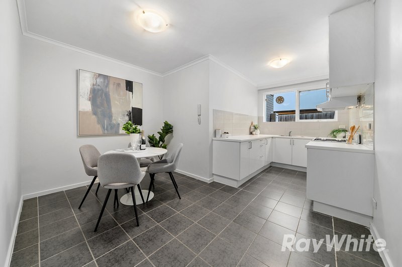 Photo - 2/4 Kokaribb Road, Carnegie VIC 3163 - Image 2