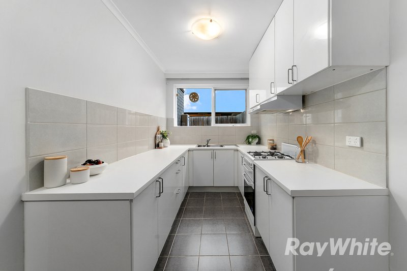 Photo - 2/4 Kokaribb Road, Carnegie VIC 3163 - Image 3