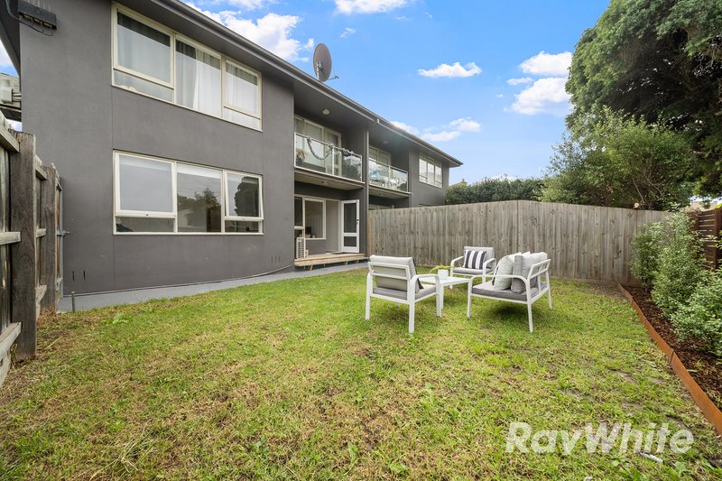 Photo - 2/4 Kokaribb Road, Carnegie VIC 3163 - Image 4