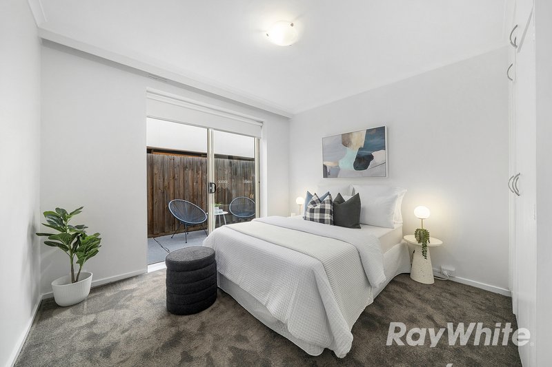 Photo - 2/4 Kokaribb Road, Carnegie VIC 3163 - Image 5