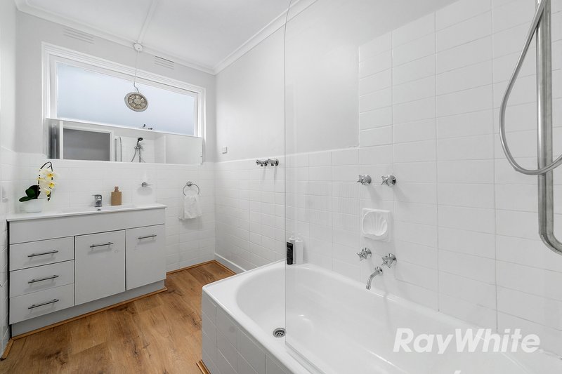 Photo - 2/4 Kokaribb Road, Carnegie VIC 3163 - Image 7