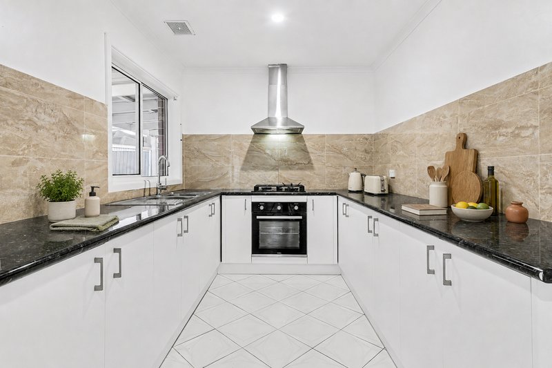 Photo - 24 Kuringgai Crescent, Noble Park VIC 3174 - Image 4