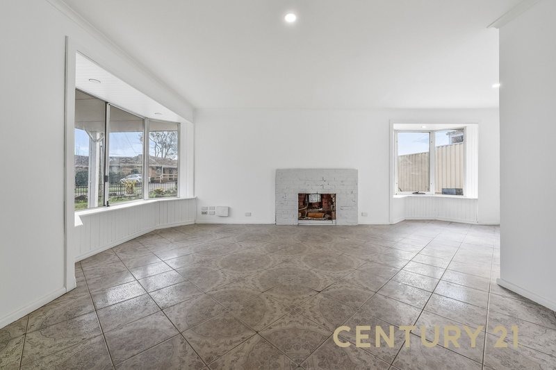 Photo - 24 Kuringgai Crescent, Noble Park VIC 3174 - Image 2