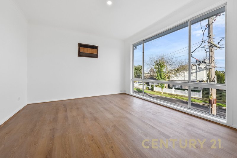 Photo - 24 Kuringgai Crescent, Noble Park VIC 3174 - Image 12
