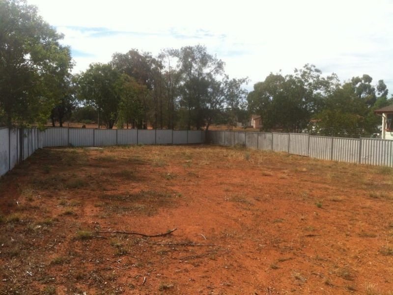 Photo - 24 Kurrajong Circle, Cobar NSW 2835 - Image 2