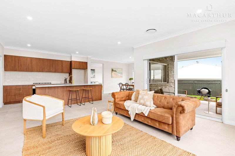 Photo - 24 Lacebark Drive, Forest Hill NSW 2651 - Image 3