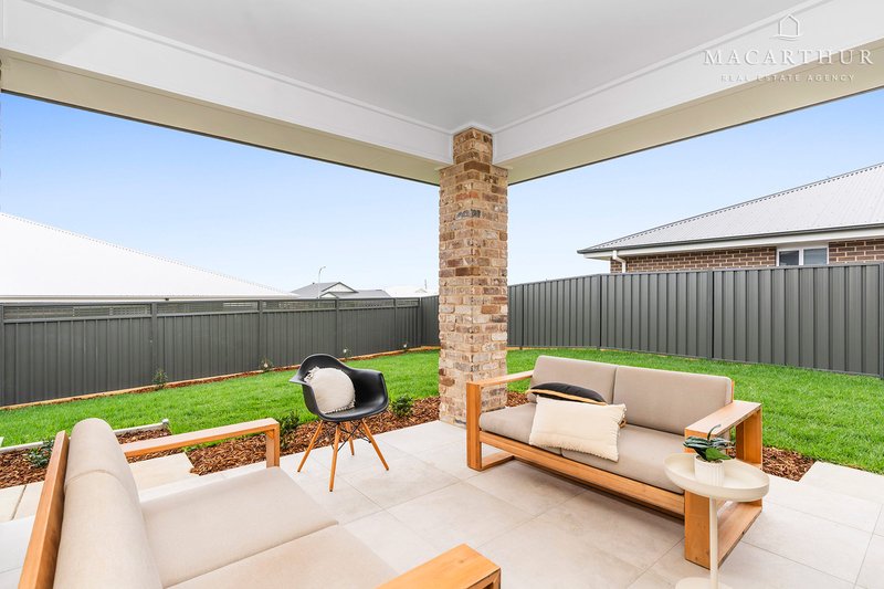 Photo - 24 Lacebark Drive, Forest Hill NSW 2651 - Image 6