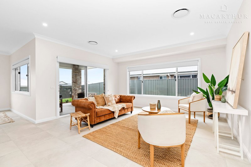 Photo - 24 Lacebark Drive, Forest Hill NSW 2651 - Image 8