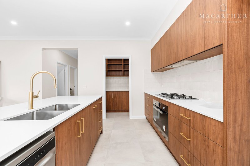 Photo - 24 Lacebark Drive, Forest Hill NSW 2651 - Image 12