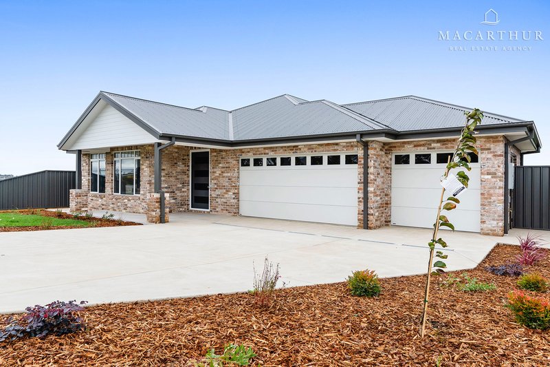 Photo - 24 Lacebark Drive, Forest Hill NSW 2651 - Image 26