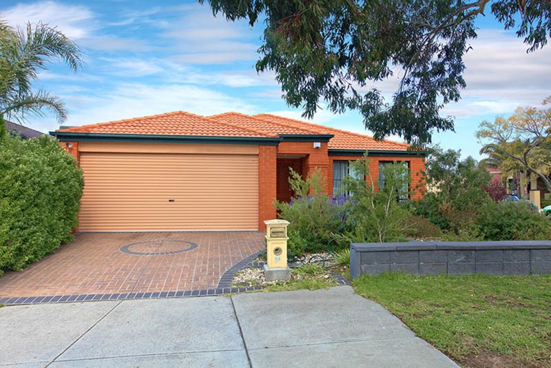 24 Lachlan Crescent, Roxburgh Park VIC 3064