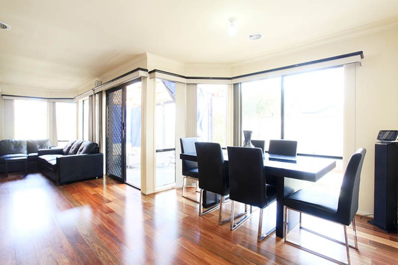 Photo - 24 Lachlan Crescent, Roxburgh Park VIC 3064 - Image 3