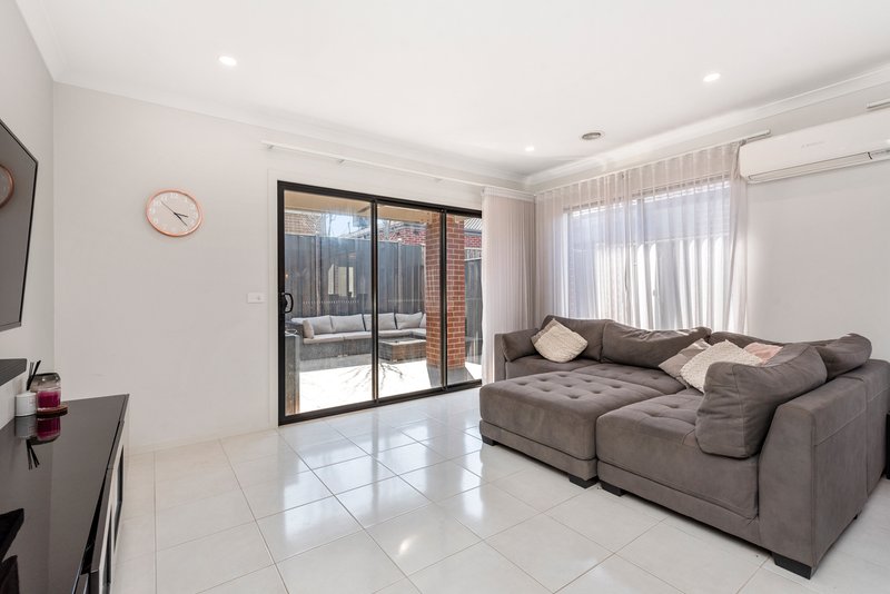 Photo - 24 Lancelot Avenue, Clyde VIC 3978 - Image 4