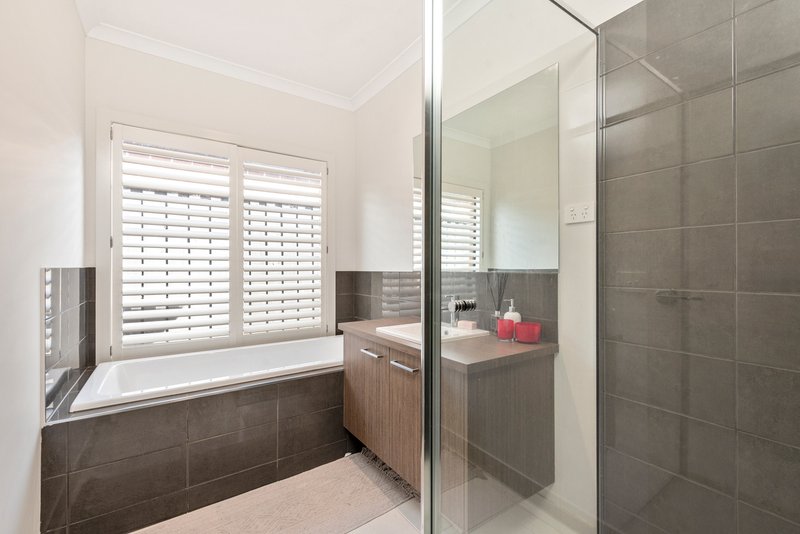 Photo - 24 Lancelot Avenue, Clyde VIC 3978 - Image 8