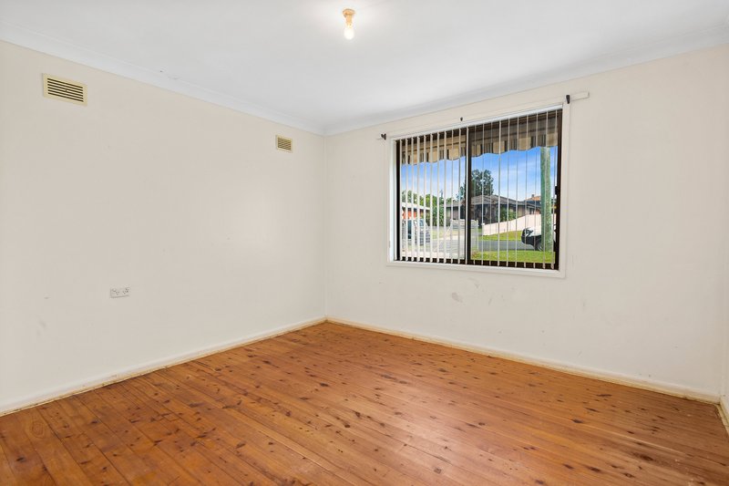 Photo - 24 Landy Drive, Mount Warrigal NSW 2528 - Image 3