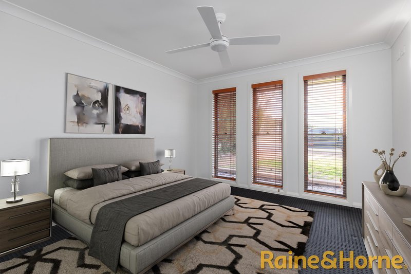 Photo - 24 Lansdowne Drive, Dubbo NSW 2830 - Image 6