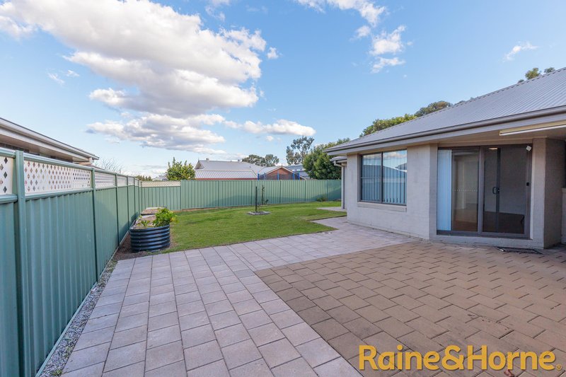 Photo - 24 Lansdowne Drive, Dubbo NSW 2830 - Image 10