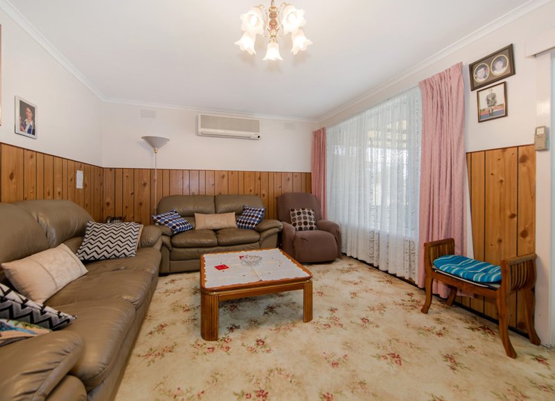 Photo - 24 Larisa Road, St Albans VIC 3021 - Image 2