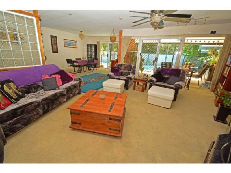 Photo - 24 Larwood Street, Upper Mount Gravatt QLD 4122 - Image 3