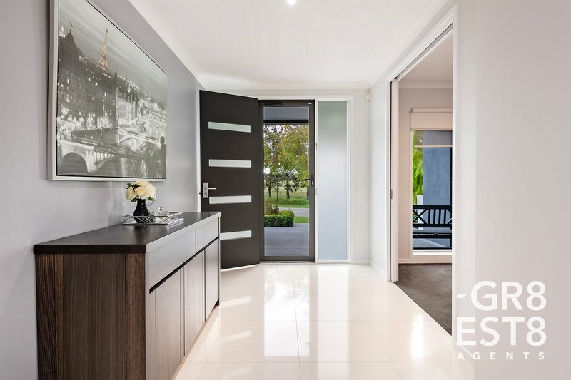 Photo - 24 Lemon Grove, Cranbourne West VIC 3977 - Image 2