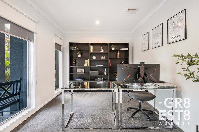 Photo - 24 Lemon Grove, Cranbourne West VIC 3977 - Image 3