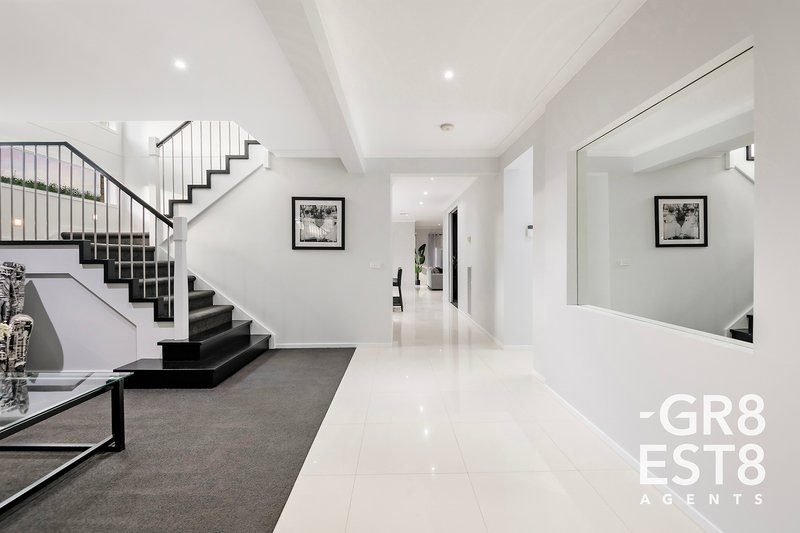 Photo - 24 Lemon Grove, Cranbourne West VIC 3977 - Image 4