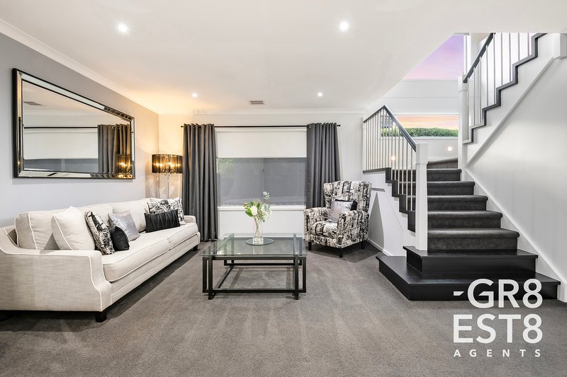 Photo - 24 Lemon Grove, Cranbourne West VIC 3977 - Image 5