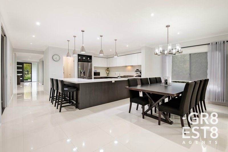 Photo - 24 Lemon Grove, Cranbourne West VIC 3977 - Image 6