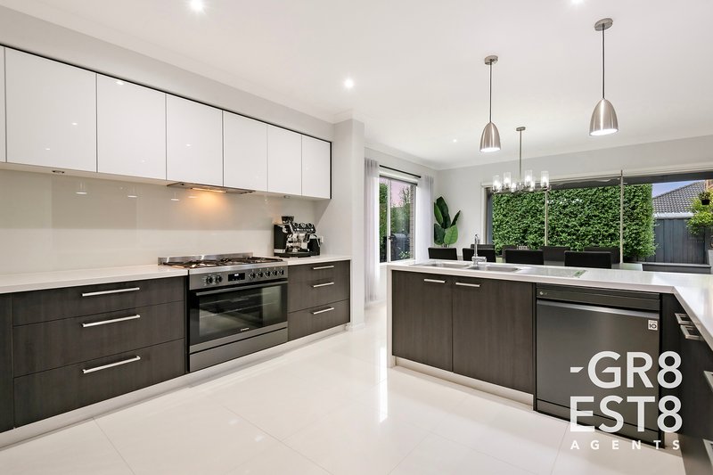 Photo - 24 Lemon Grove, Cranbourne West VIC 3977 - Image 7