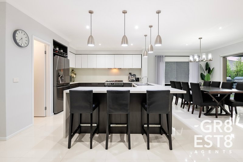 Photo - 24 Lemon Grove, Cranbourne West VIC 3977 - Image 8