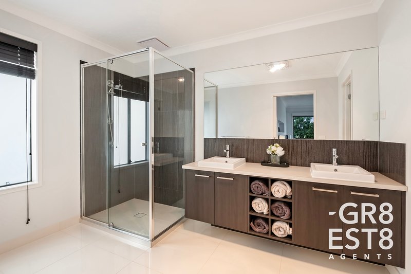 Photo - 24 Lemon Grove, Cranbourne West VIC 3977 - Image 13