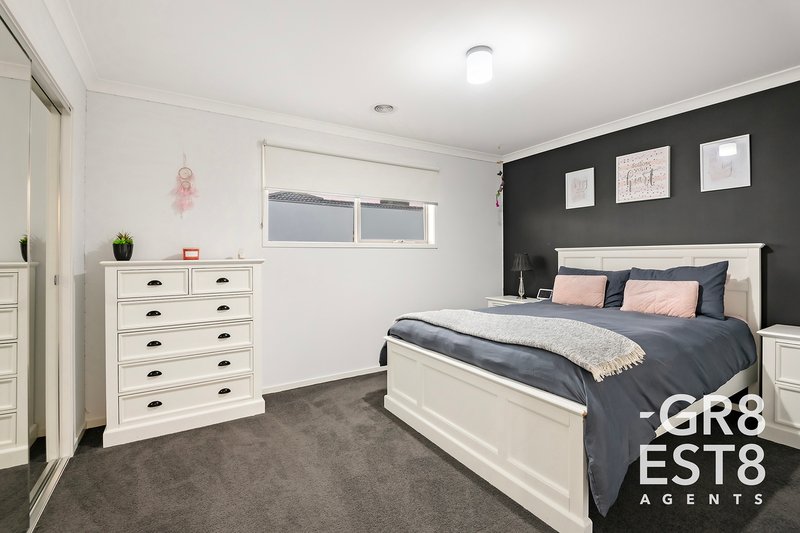 Photo - 24 Lemon Grove, Cranbourne West VIC 3977 - Image 17
