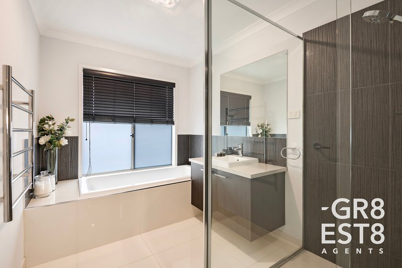 Photo - 24 Lemon Grove, Cranbourne West VIC 3977 - Image 19