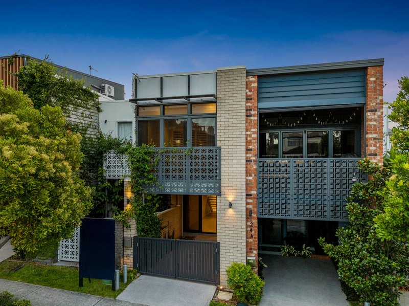 Photo - 24 Lenneberg Street, Southport QLD 4215 - Image 1