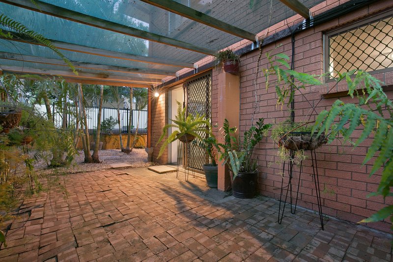 Photo - 24 Lenore Crescent, Springwood QLD 4127 - Image 11