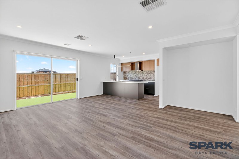 Photo - 24 Liali Ave , Truganina VIC 3029 - Image 4