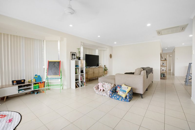 Photo - 24 Lilian Avenue, Eimeo QLD 4740 - Image 3