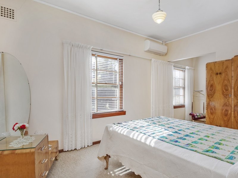 Photo - 24 Lindsay Street, Narrabundah ACT 2604 - Image 6