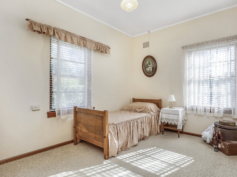 Photo - 24 Lindsay Street, Narrabundah ACT 2604 - Image 8