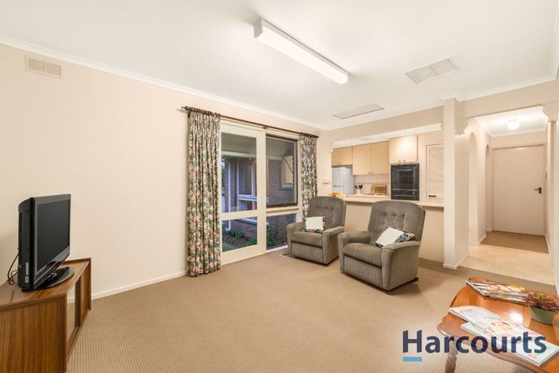 Photo - 24 Linsley Way, Wantirna VIC 3152 - Image 5