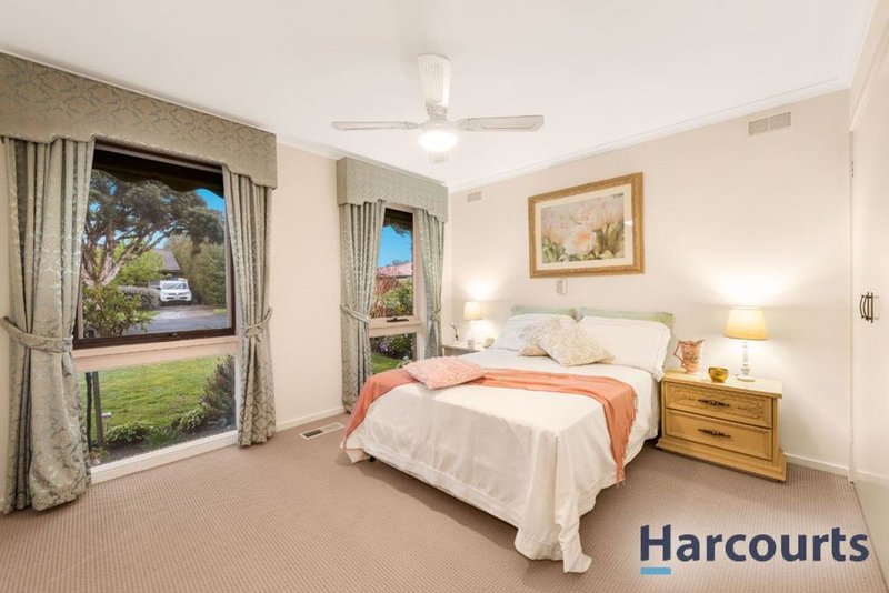 Photo - 24 Linsley Way, Wantirna VIC 3152 - Image 6